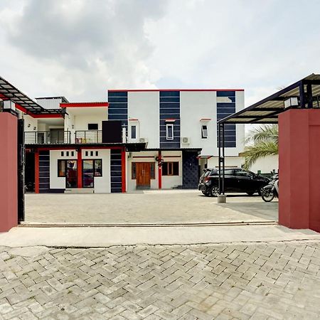 Super Oyo 3702 Homestay Bougenville Syariah Lamongan Exterior foto