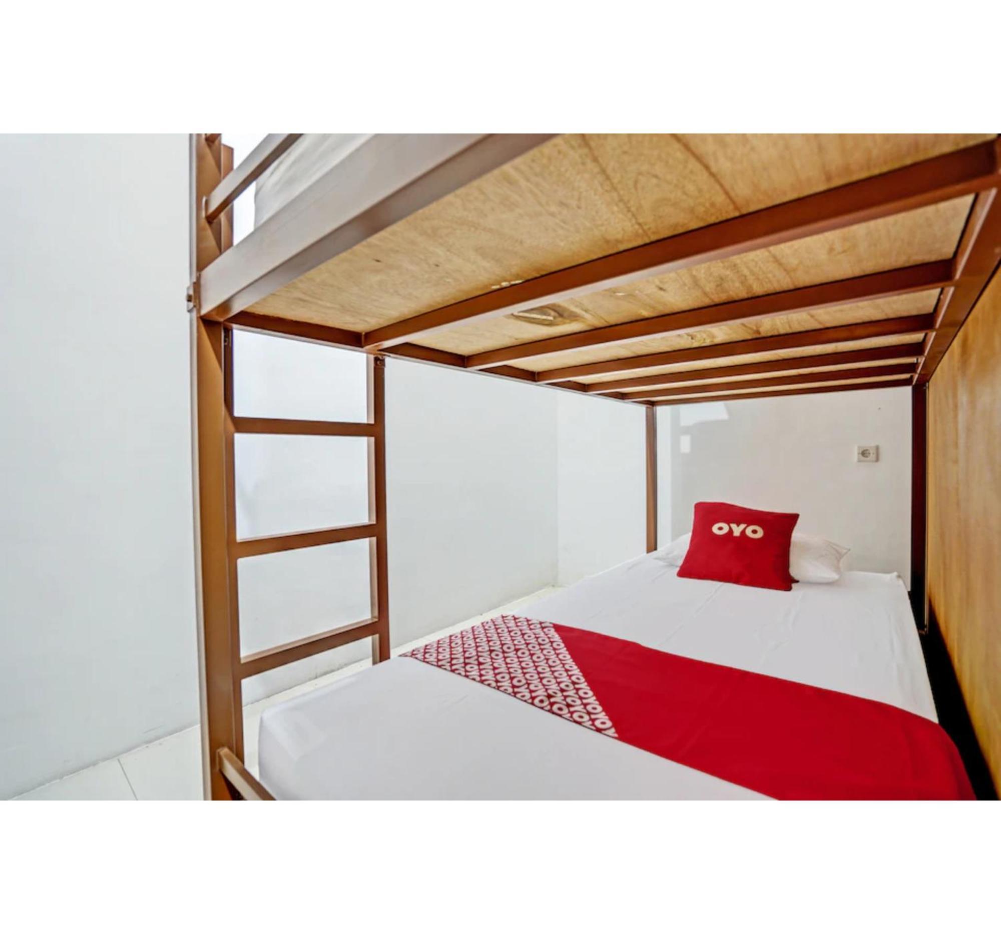 Super Oyo 3702 Homestay Bougenville Syariah Lamongan Exterior foto