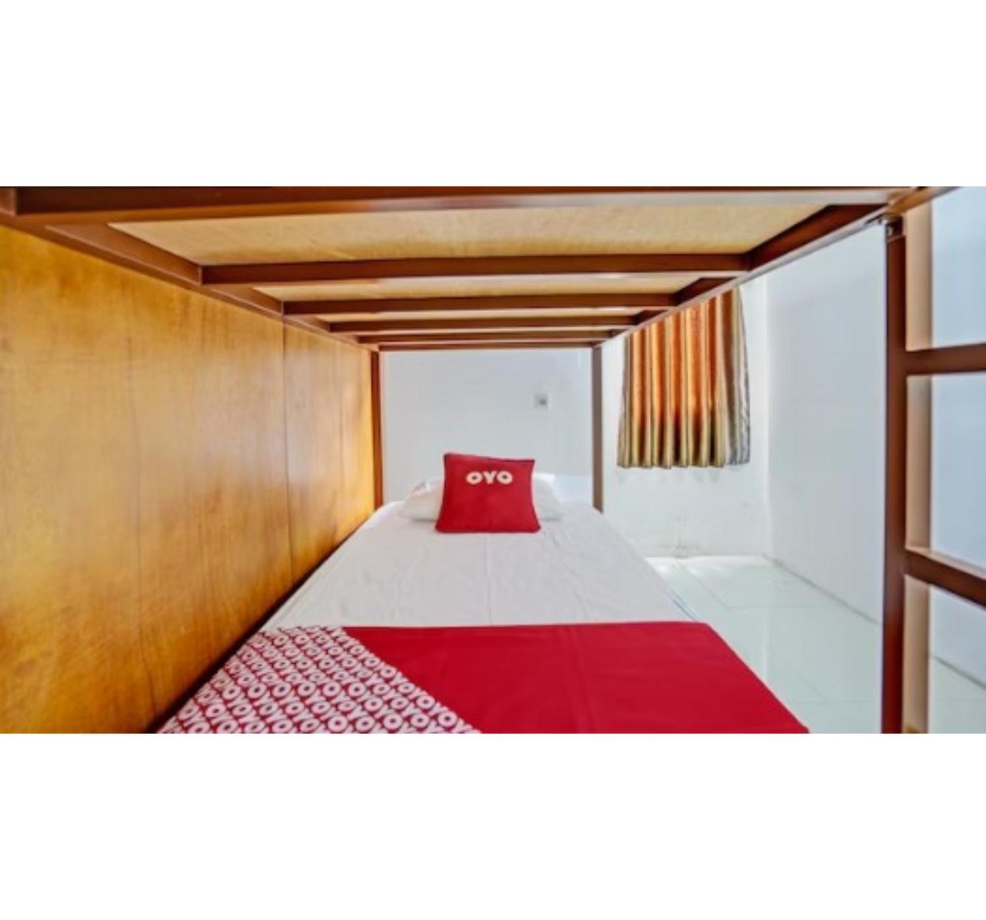 Super Oyo 3702 Homestay Bougenville Syariah Lamongan Exterior foto
