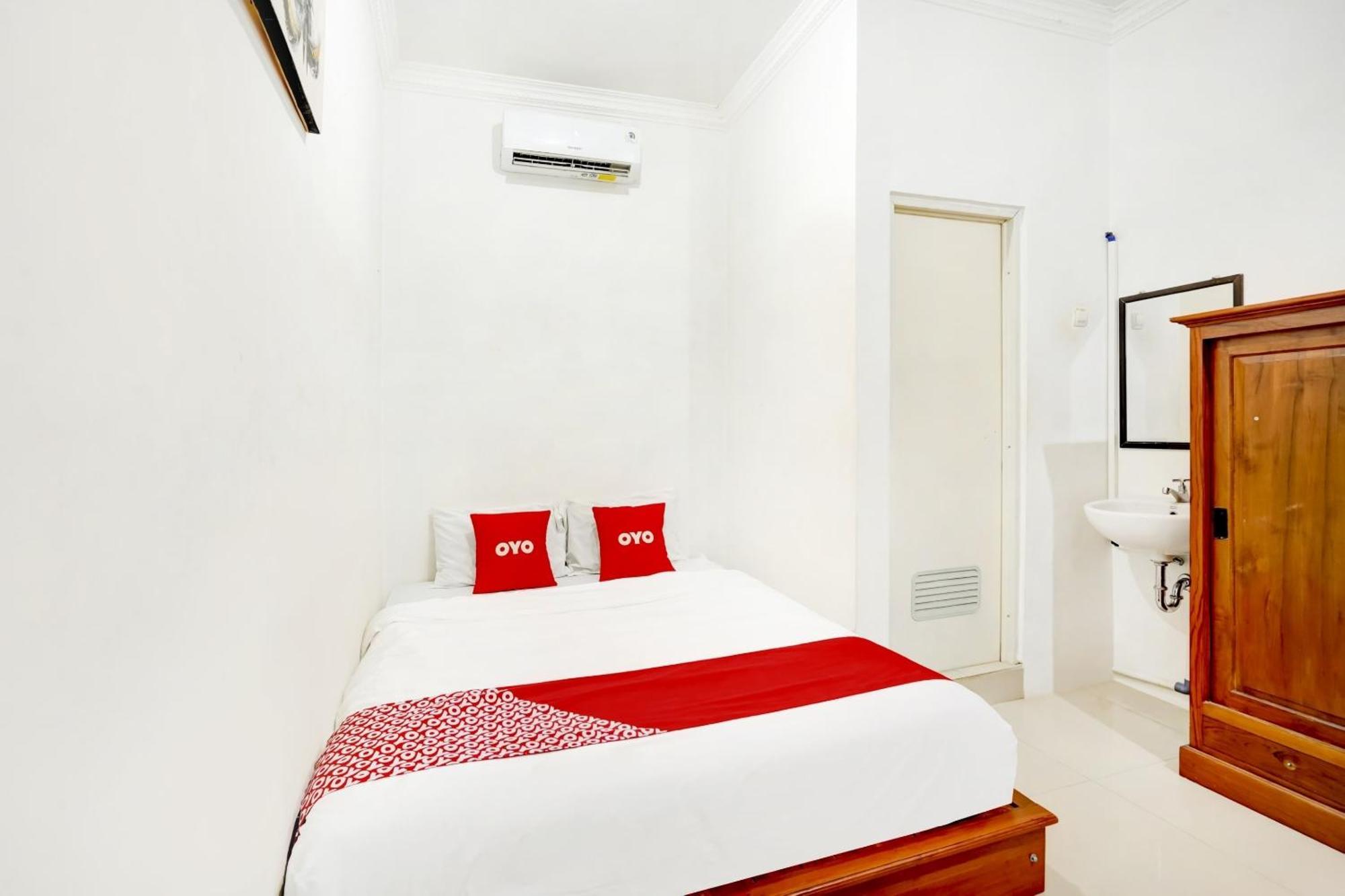 Super Oyo 3702 Homestay Bougenville Syariah Lamongan Exterior foto