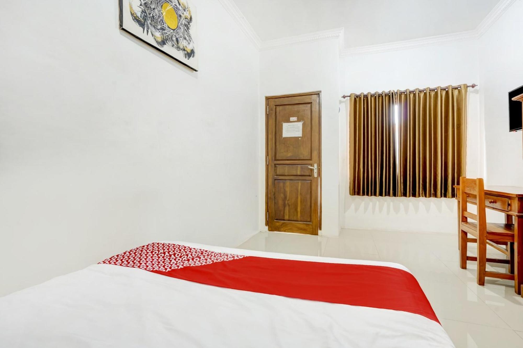 Super Oyo 3702 Homestay Bougenville Syariah Lamongan Exterior foto