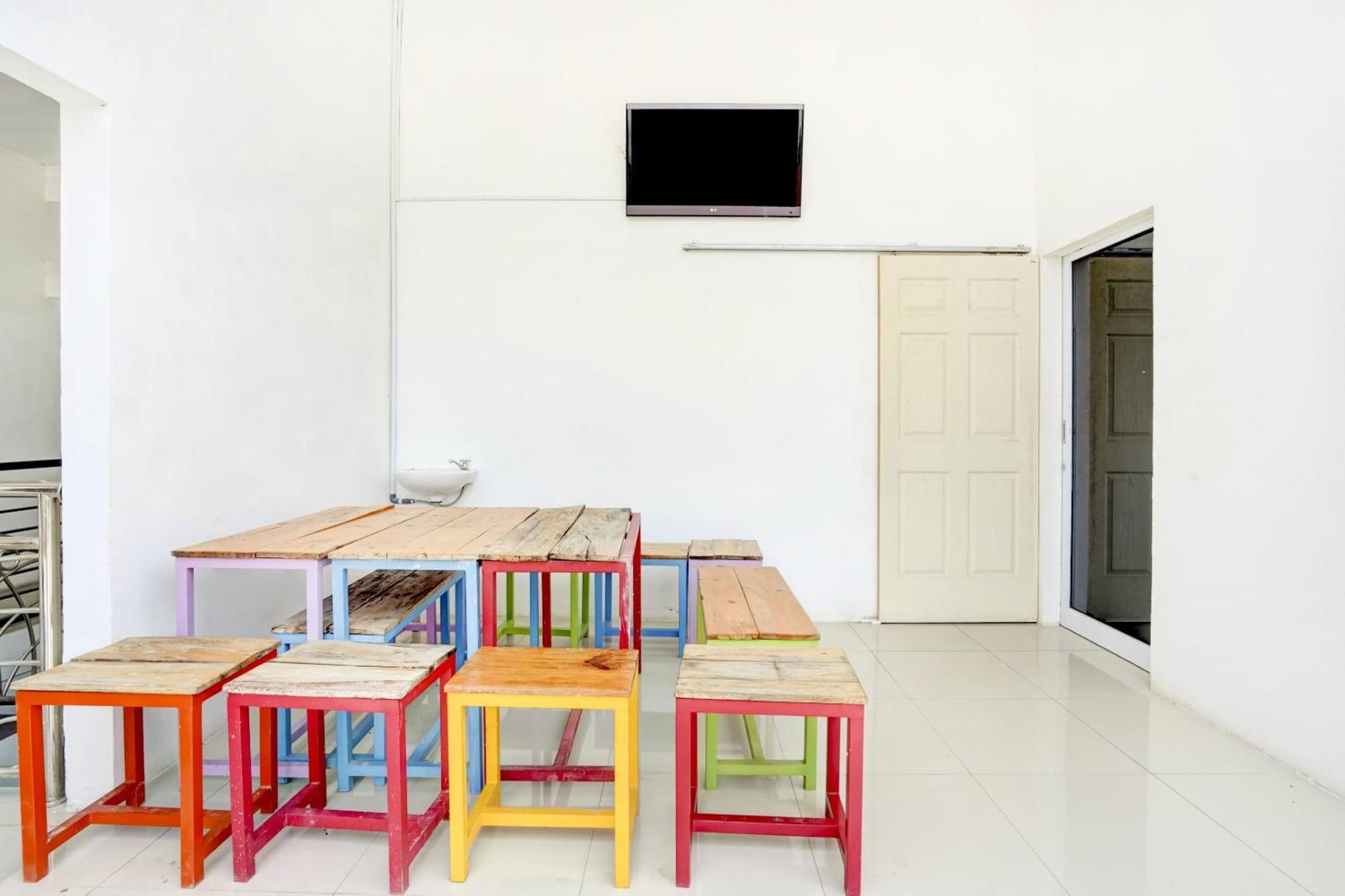 Super Oyo 3702 Homestay Bougenville Syariah Lamongan Exterior foto