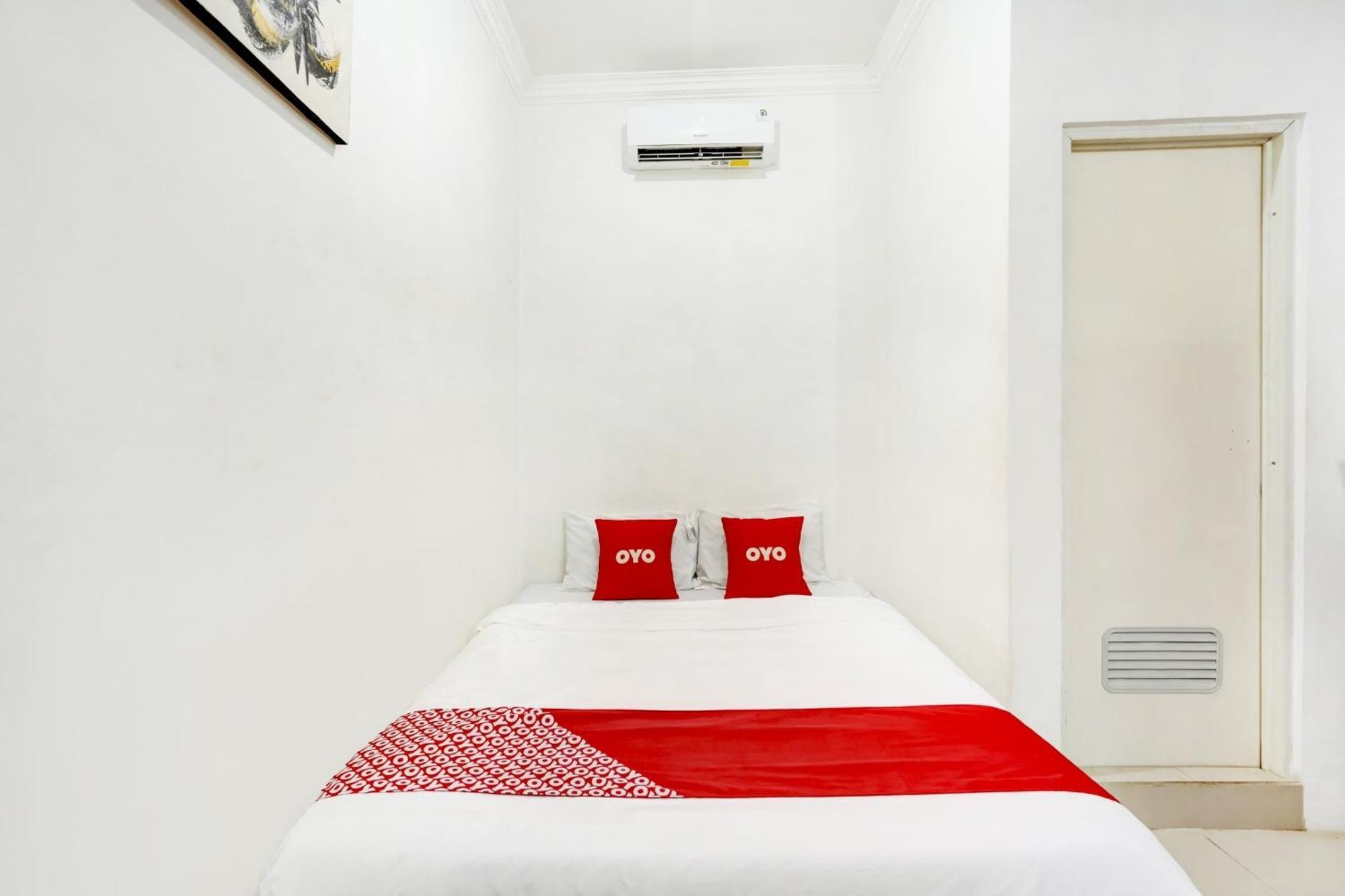 Super Oyo 3702 Homestay Bougenville Syariah Lamongan Exterior foto