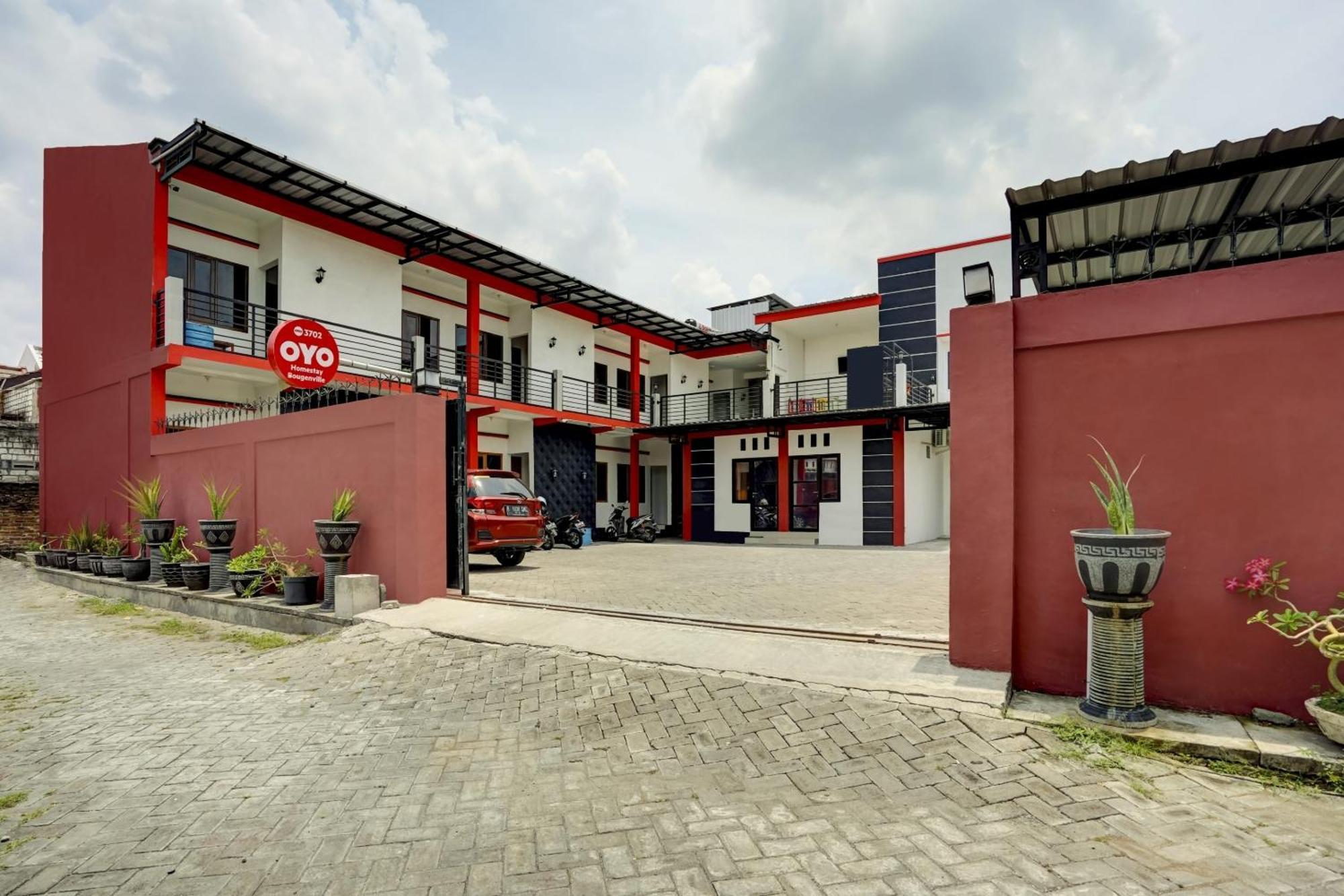 Super Oyo 3702 Homestay Bougenville Syariah Lamongan Exterior foto