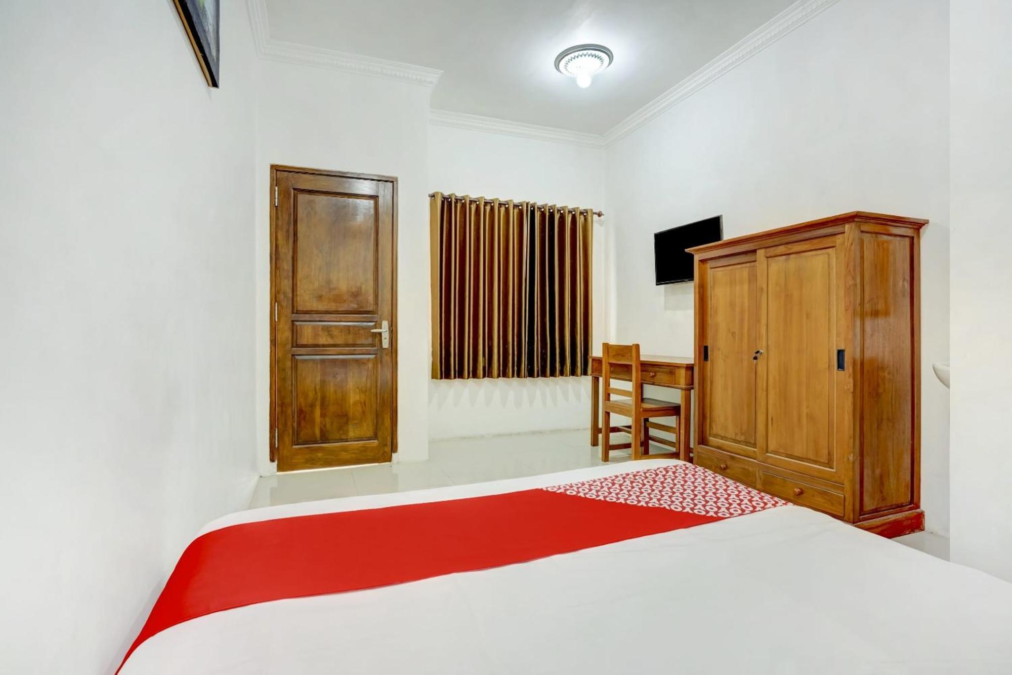 Super Oyo 3702 Homestay Bougenville Syariah Lamongan Exterior foto