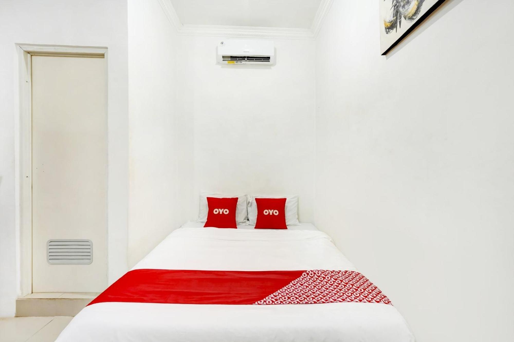 Super Oyo 3702 Homestay Bougenville Syariah Lamongan Exterior foto